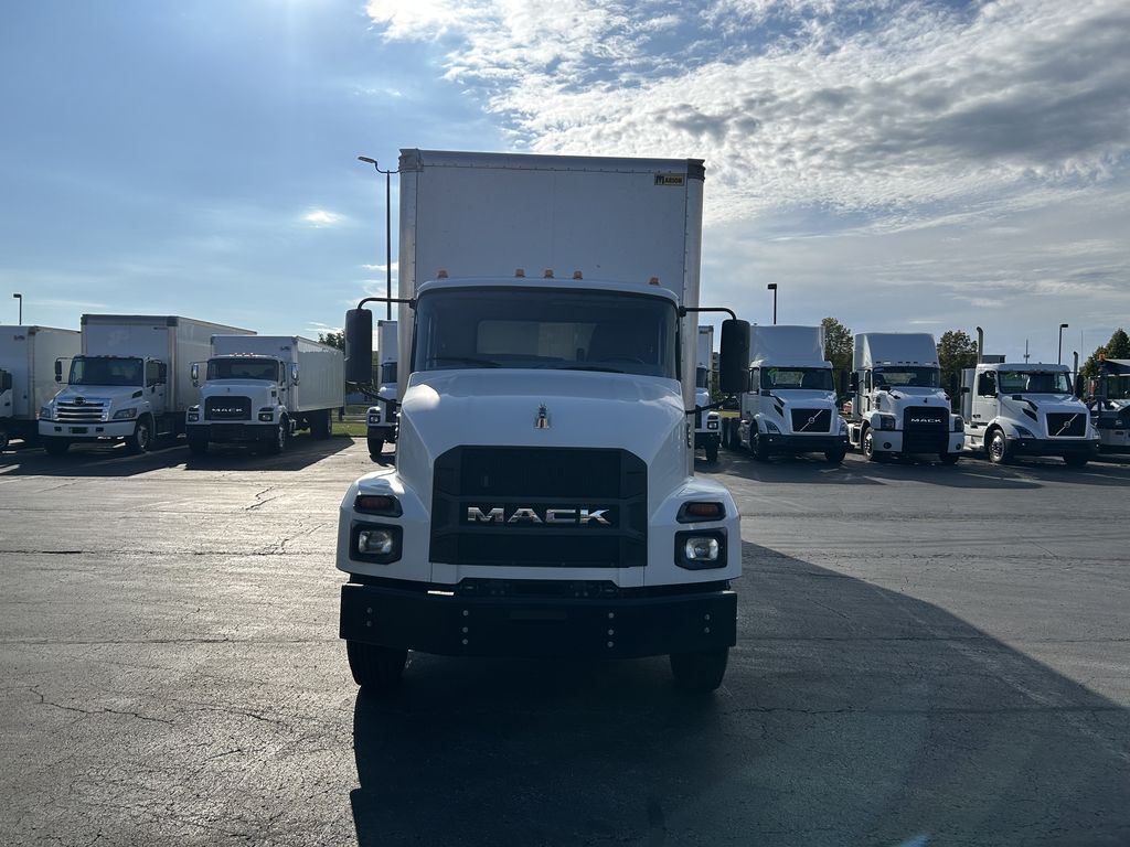 Slide images of 2022 MACK MD642