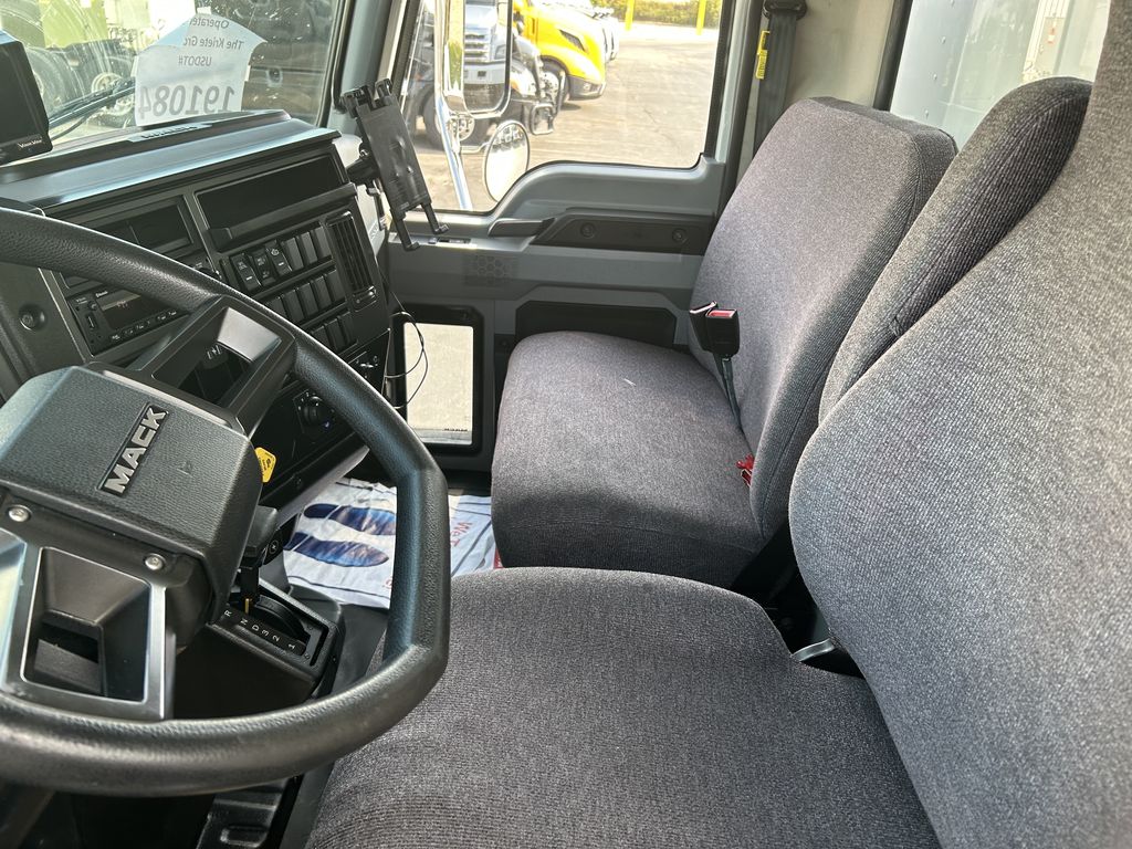 Slide images of 2022 MACK MD742