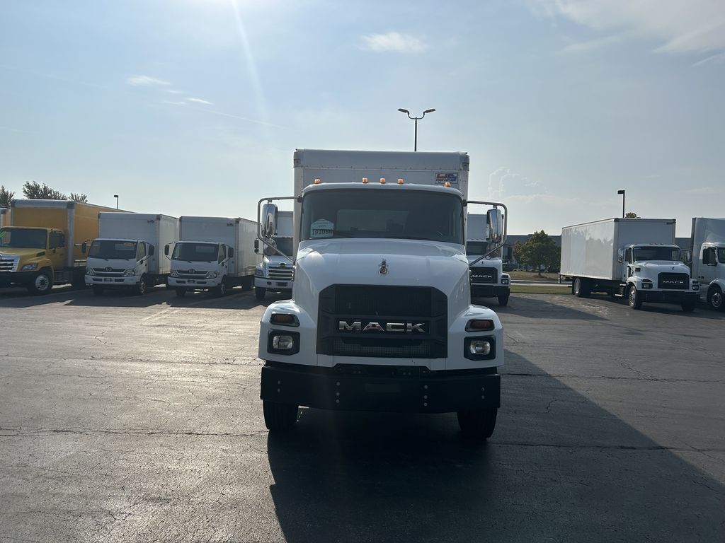 Slide images of 2022 MACK MD742