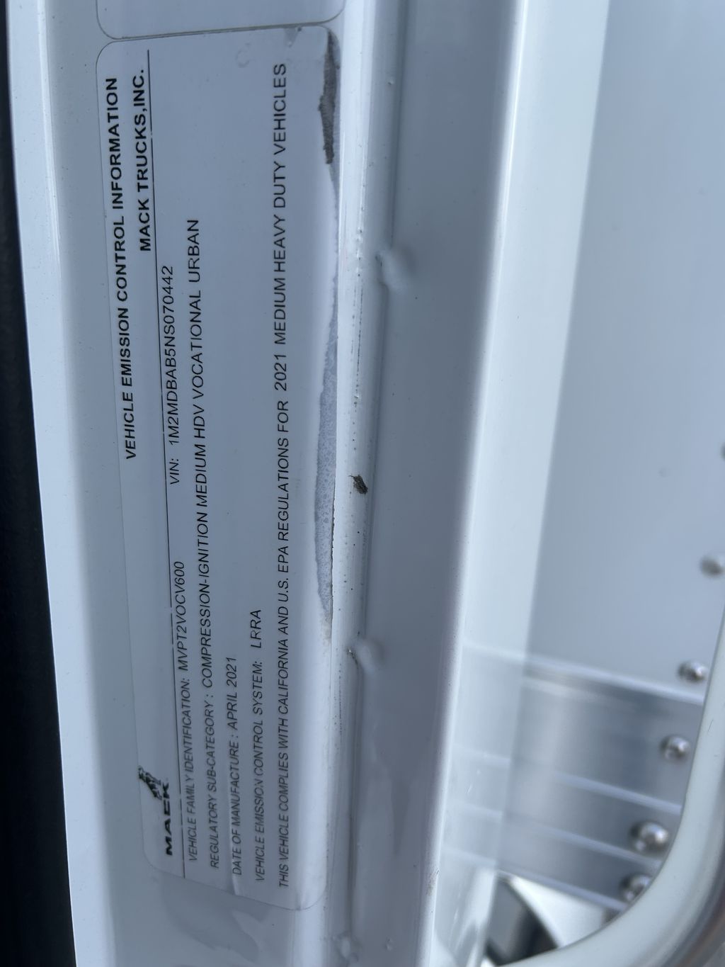 Slide images of 2022 MACK MD742