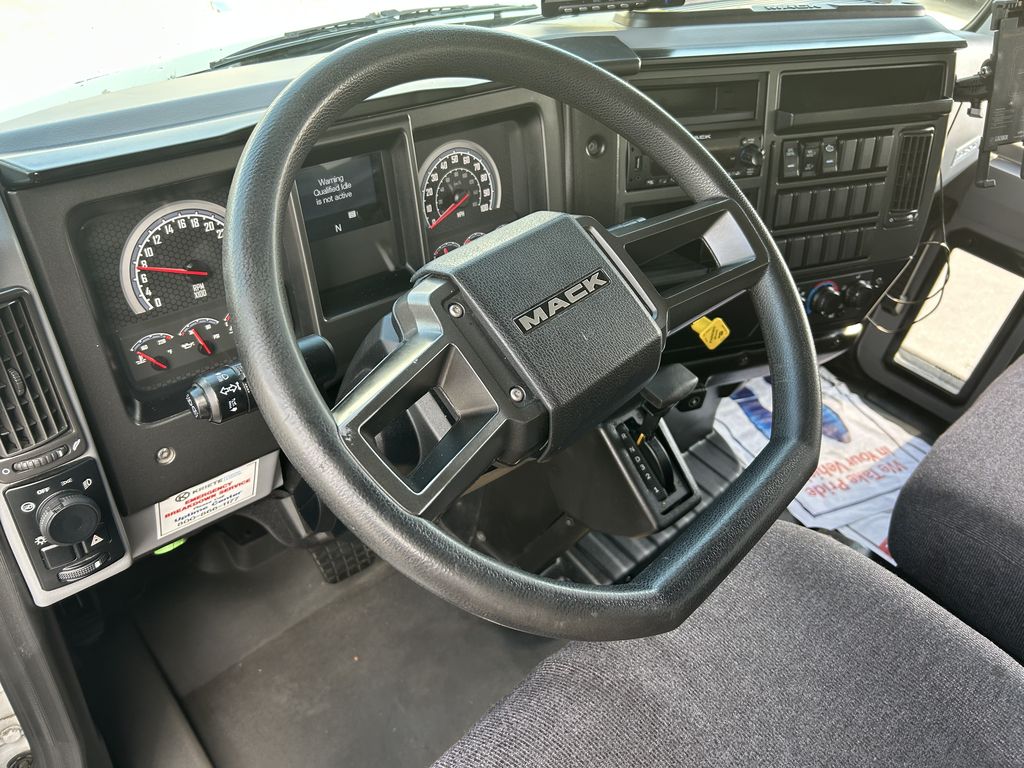 Slide images of 2022 MACK MD742