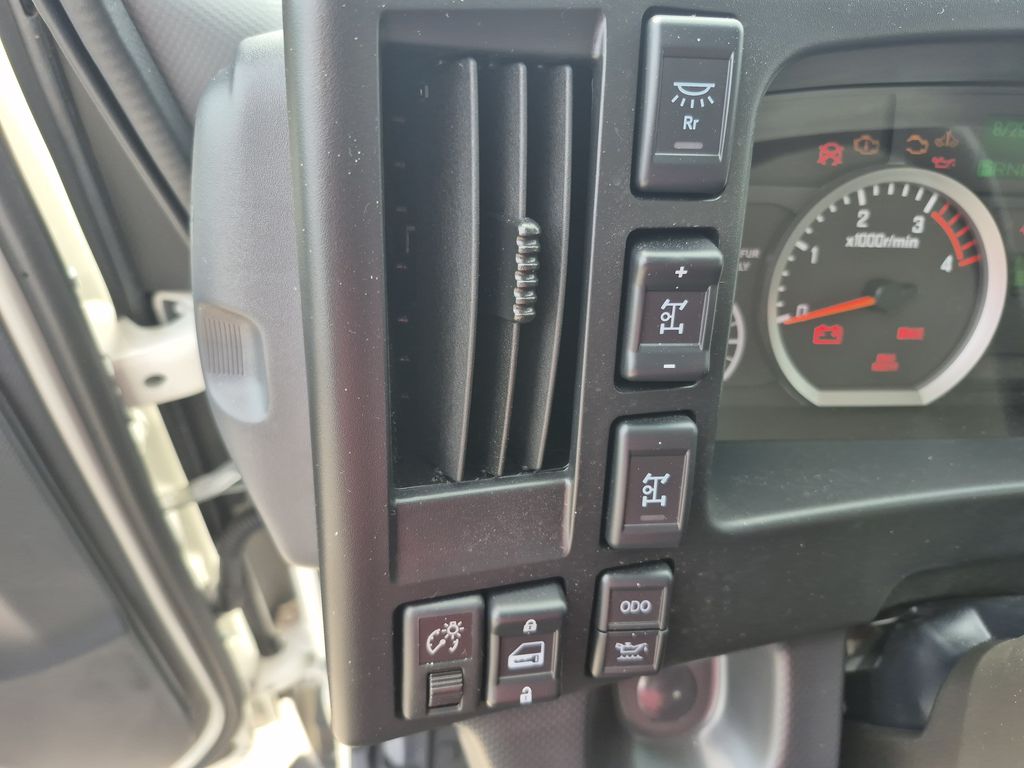 Slide images of 2024 ISUZU NRR