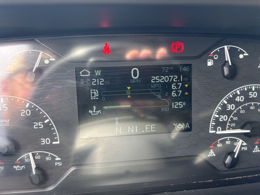 Slide images of 2023 VOLVO VNL64T760