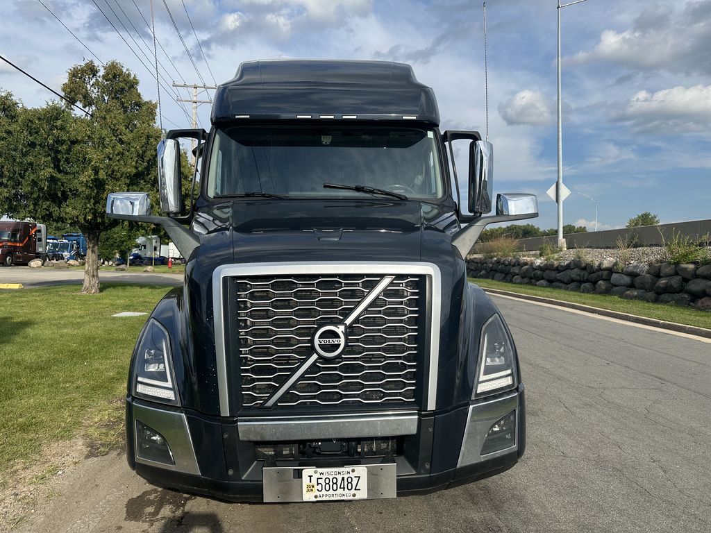 Slide images of 2023 VOLVO VNL64T760