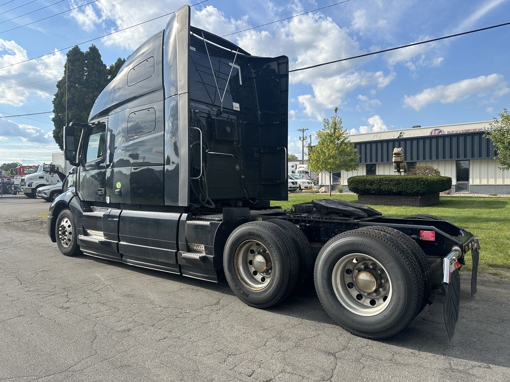 Slide images of 2023 VOLVO VNL64T760