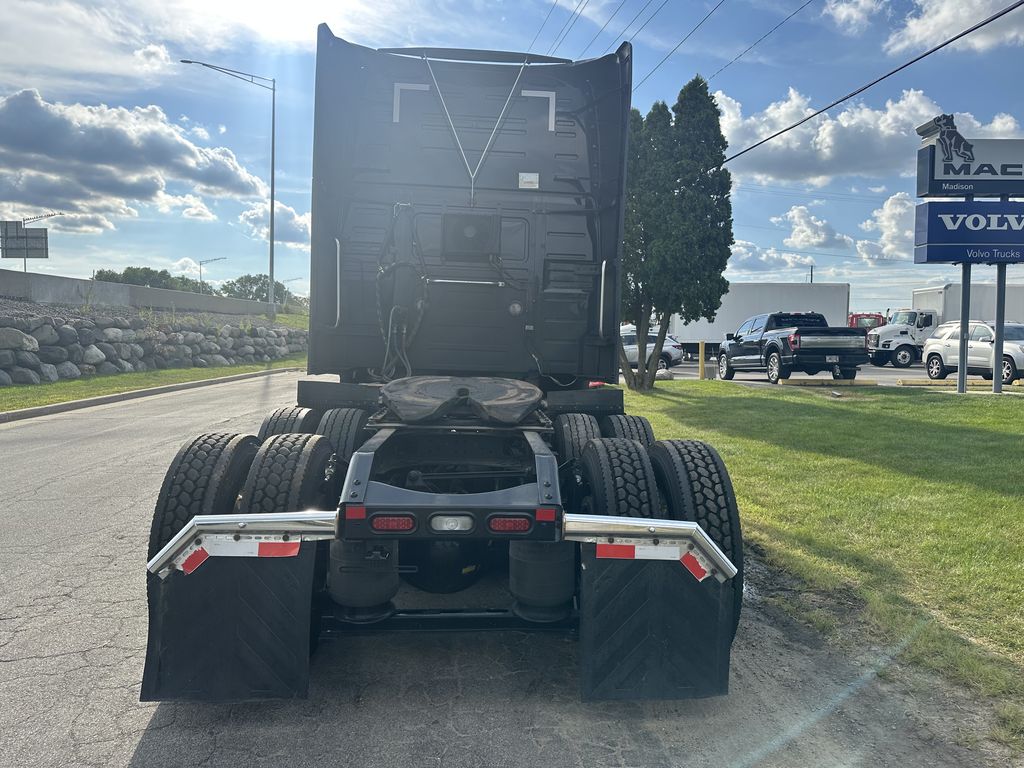 Slide images of 2023 VOLVO VNL64T760