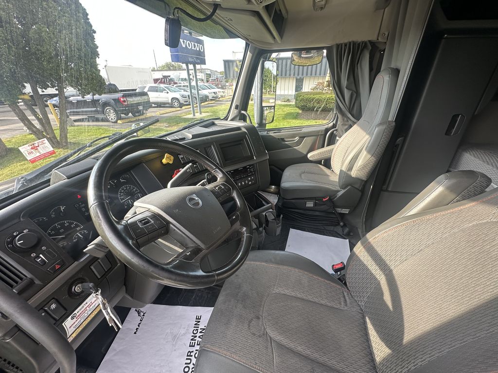 Slide images of 2023 VOLVO VNL64T760
