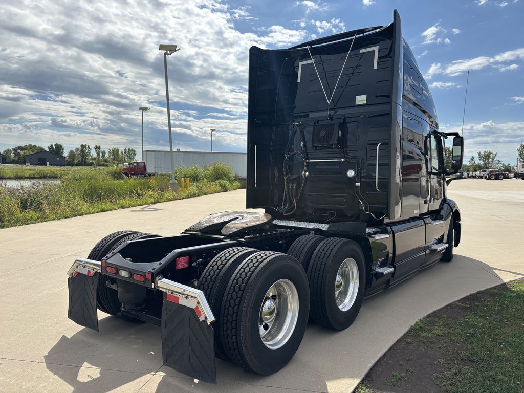 Slide images of 2023 VOLVO VNL64T760