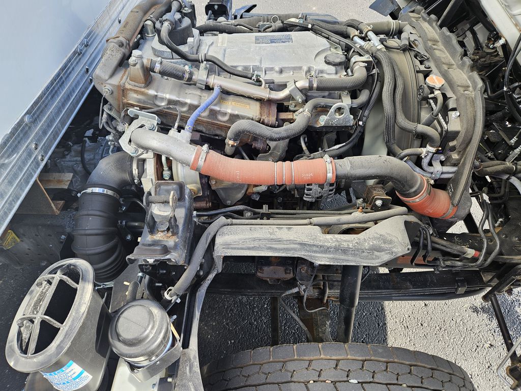 Slide images of 2023 HINO S5