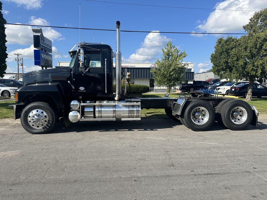 Slide images of 2021 MACK PI64T
