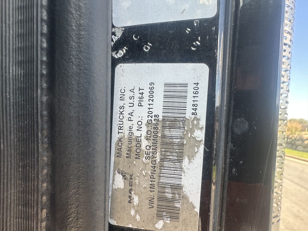 Slide images of 2021 MACK PI64T