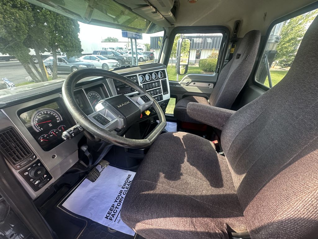 Slide images of 2021 MACK PI64T