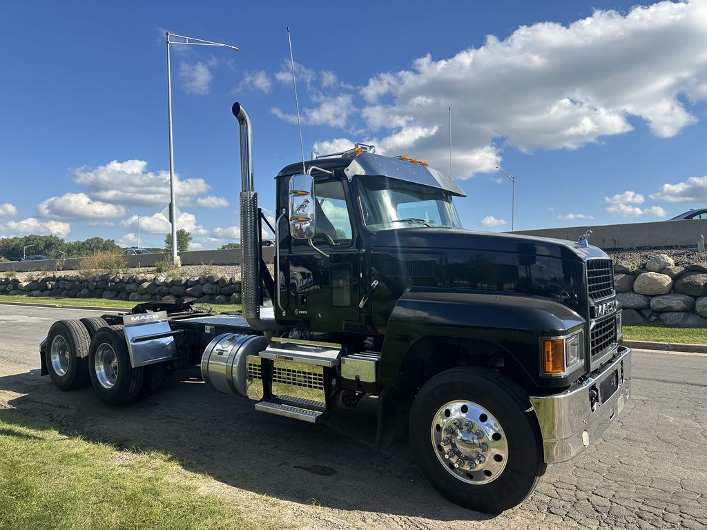 Slide images of 2021 MACK PI64T