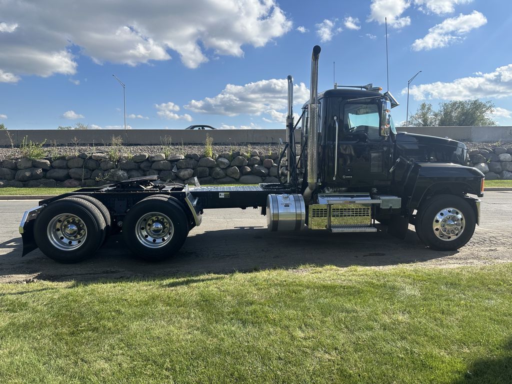 Slide images of 2021 MACK PI64T