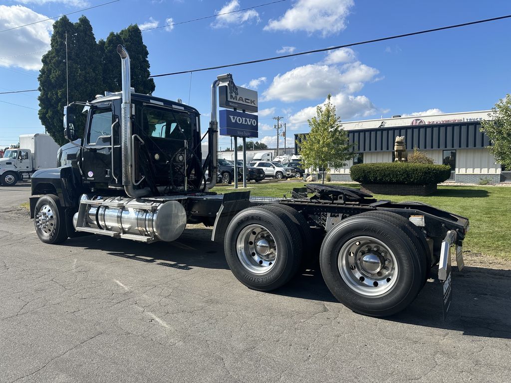 Slide images of 2021 MACK PI64T