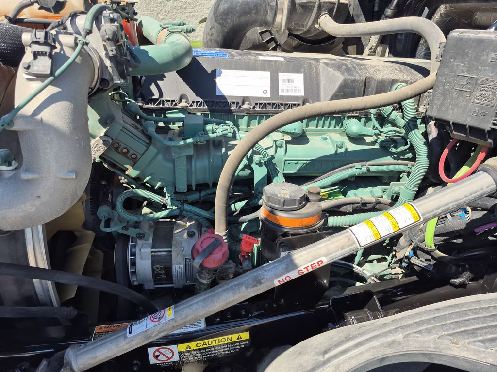 Slide images of 2023 VOLVO VNL64T760