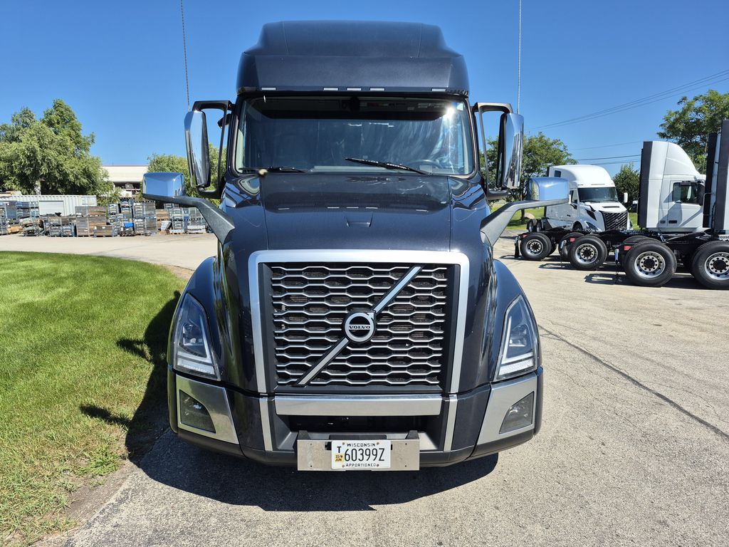 Slide images of 2023 VOLVO VNL64T760
