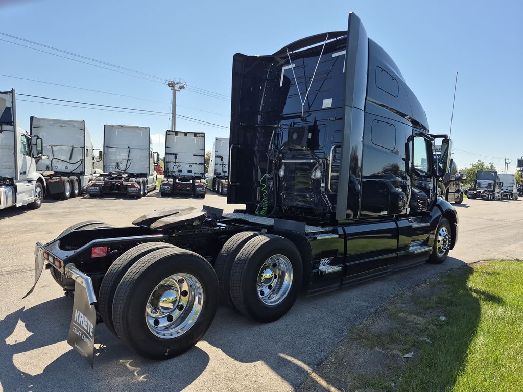 Slide images of 2023 VOLVO VNL64T760