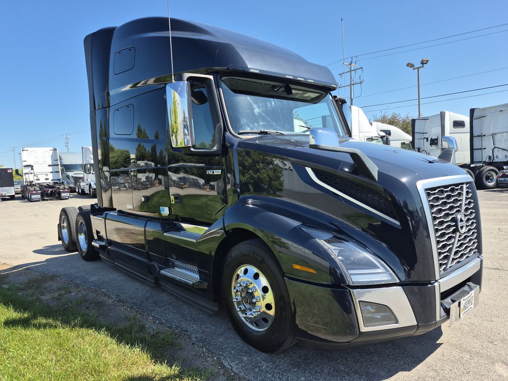 Slide images of 2023 VOLVO VNL64T760