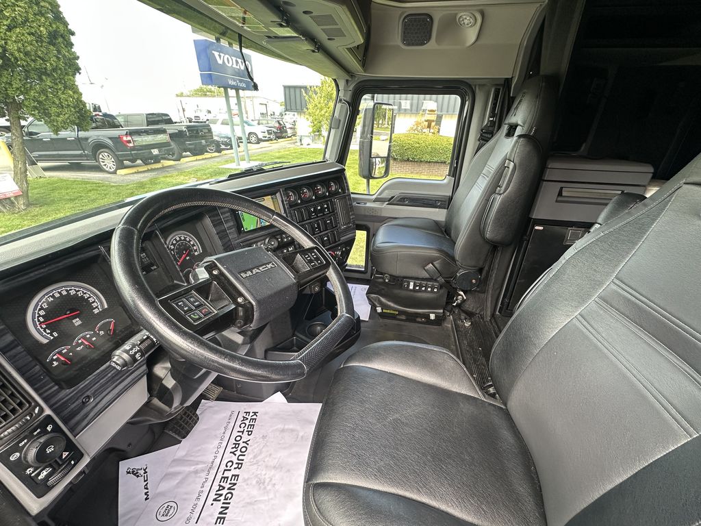 Slide images of 2022 MACK AN64T