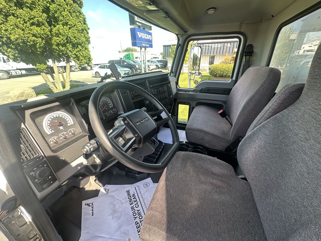 Slide images of 2022 MACK MD642