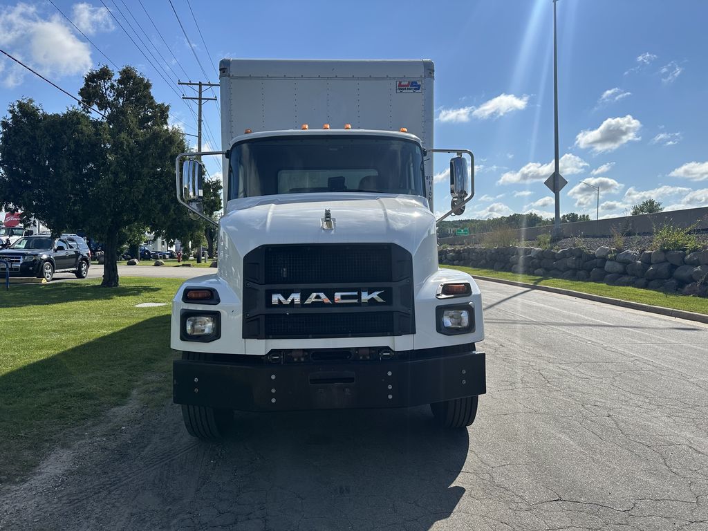Slide images of 2022 MACK MD642