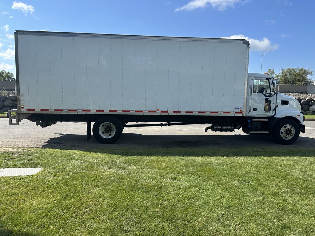 Slide images of 2022 MACK MD642