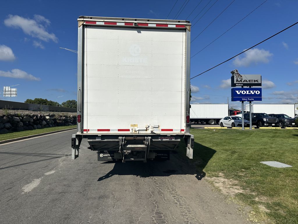 Slide images of 2022 MACK MD642