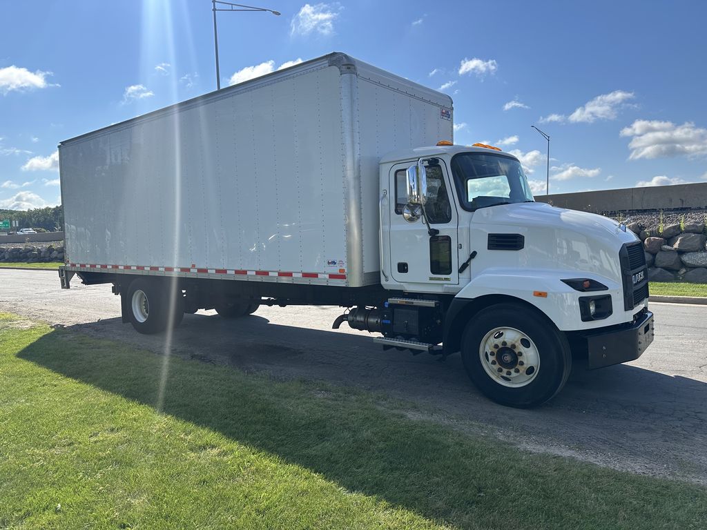 Slide images of 2022 MACK MD642