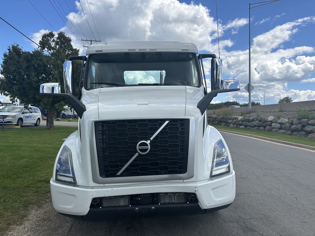 Slide images of 2021 VOLVO VNR64T300