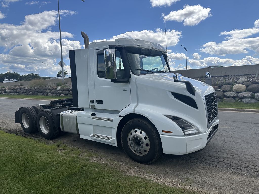 Slide images of 2021 VOLVO VNR64T300