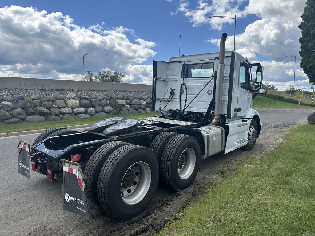 Slide images of 2021 VOLVO VNR64T300
