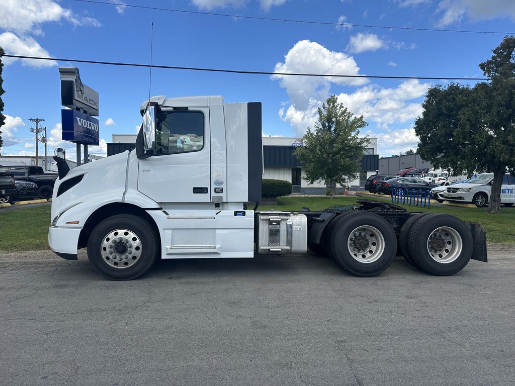 Slide images of 2021 VOLVO VNR64T300