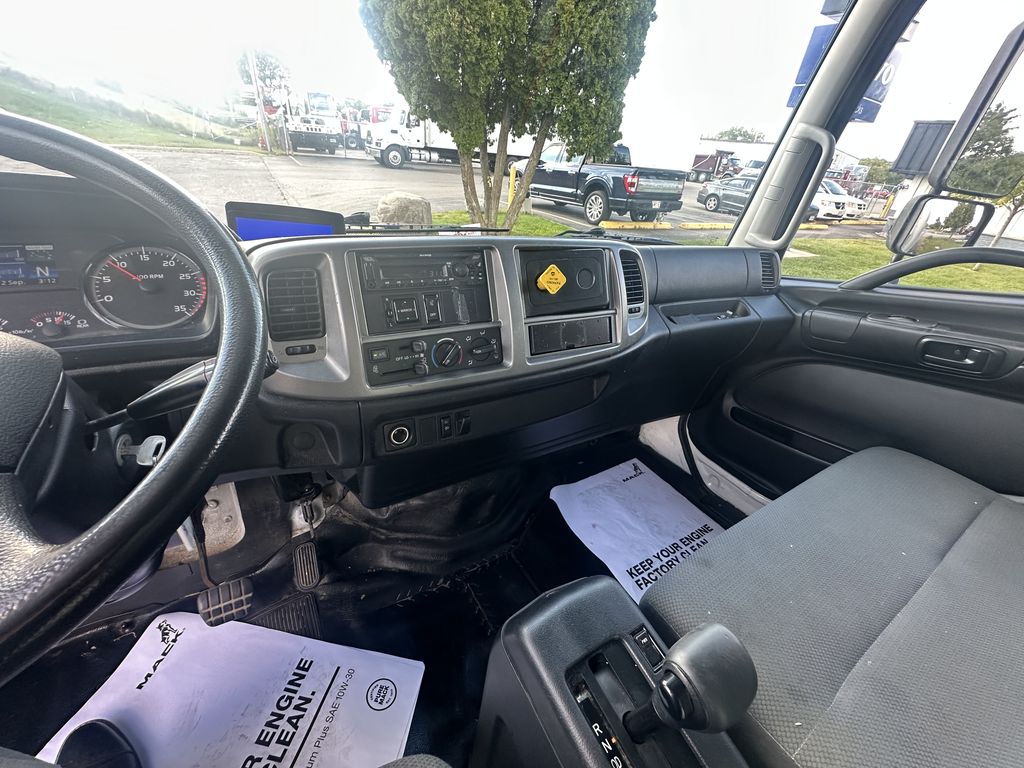 Slide images of 2020 HINO 338
