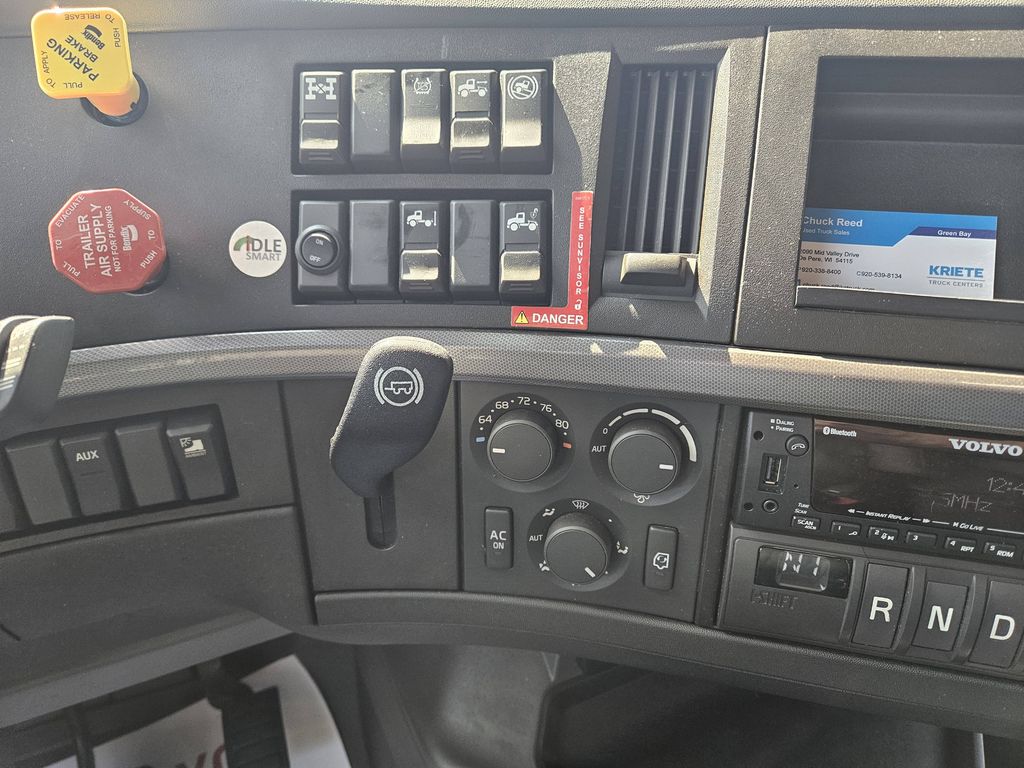 Slide images of 2023 VOLVO VNL64T760