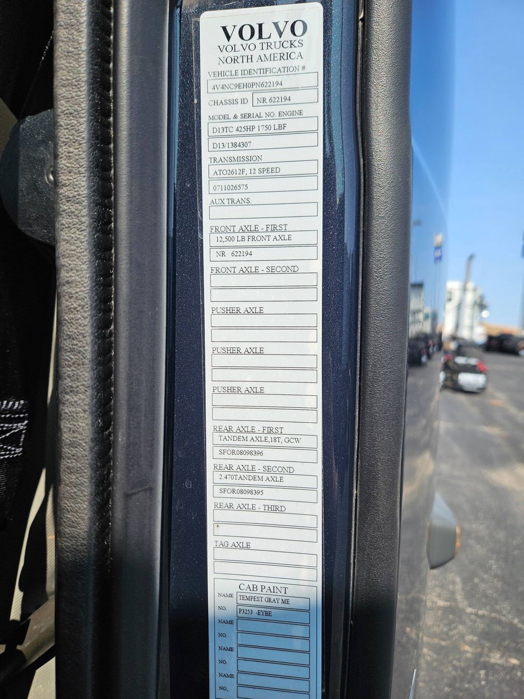 Slide images of 2023 VOLVO VNL64T760