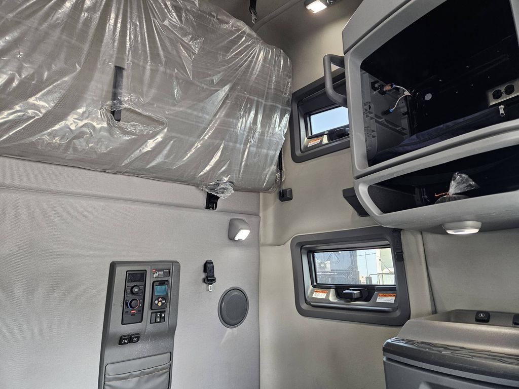 Slide images of 2023 VOLVO VNL64T760