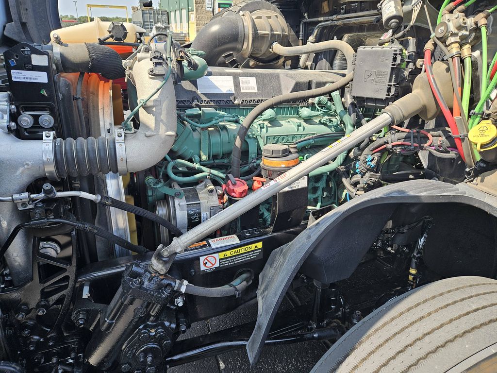 Slide images of 2023 VOLVO VNL64T760