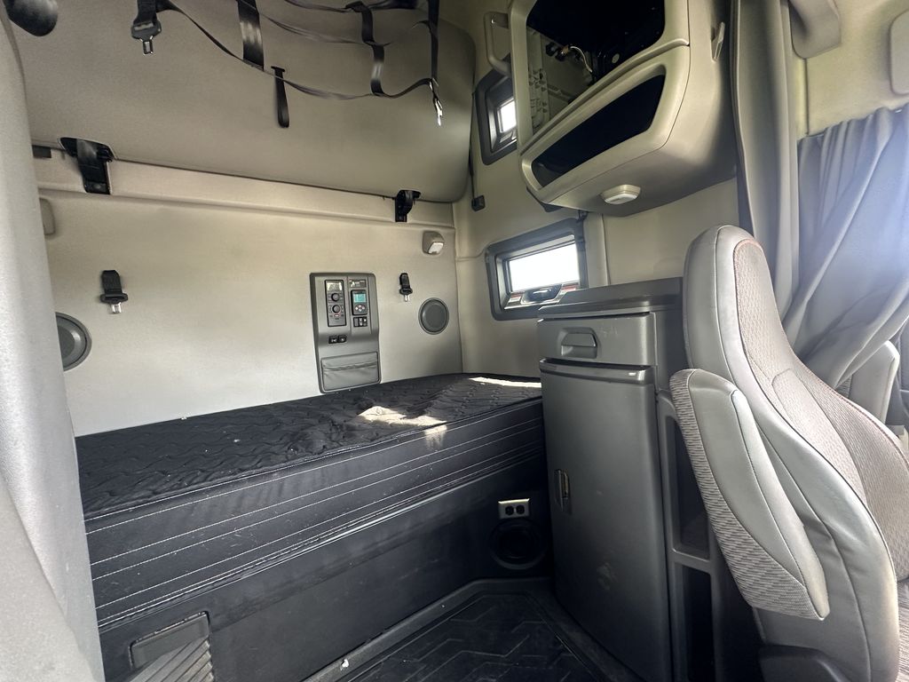 Slide images of 2023 VOLVO VNL64T760