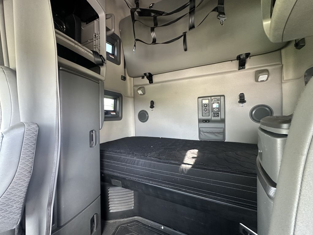 Slide images of 2023 VOLVO VNL64T760