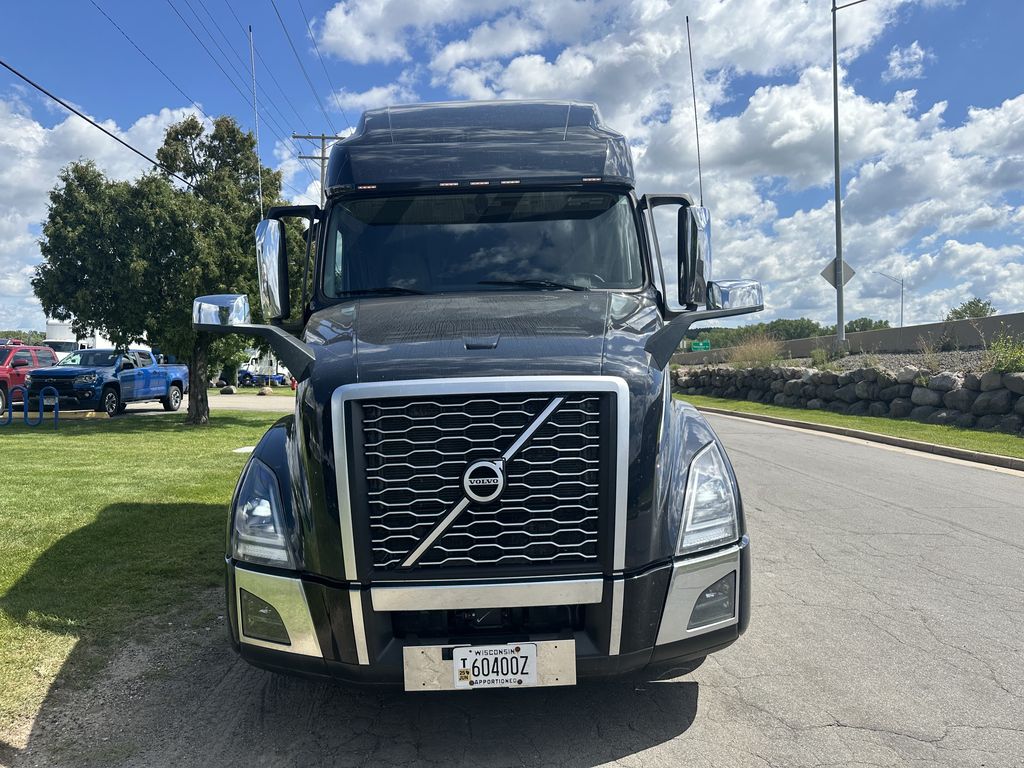 Slide images of 2023 VOLVO VNL64T760