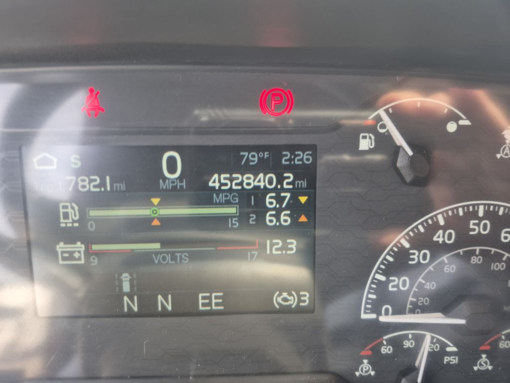 Slide images of 2021 VOLVO VNL64T760