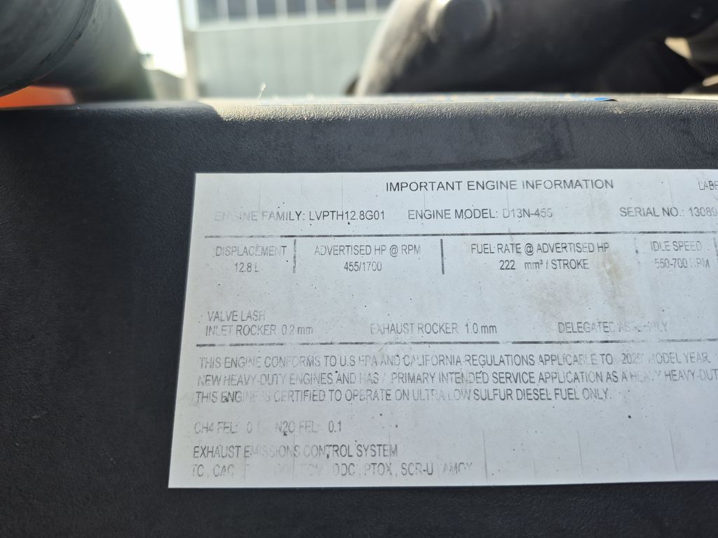 Slide images of 2021 VOLVO VNL64T760