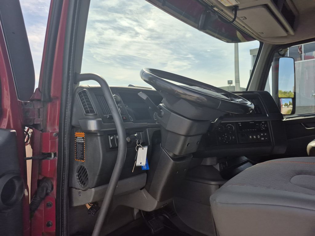 Slide images of 2021 VOLVO VNL64T760