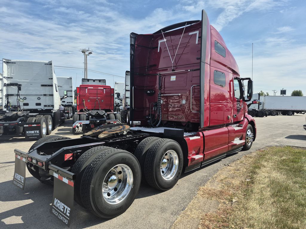 Slide images of 2021 VOLVO VNL64T760