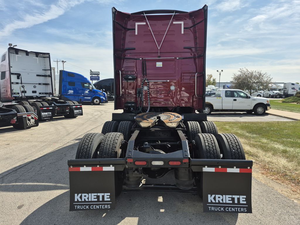 Slide images of 2021 VOLVO VNL64T760