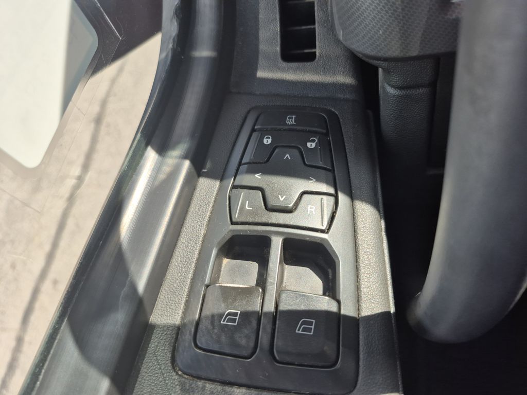Slide images of 2021 VOLVO VNL64T760