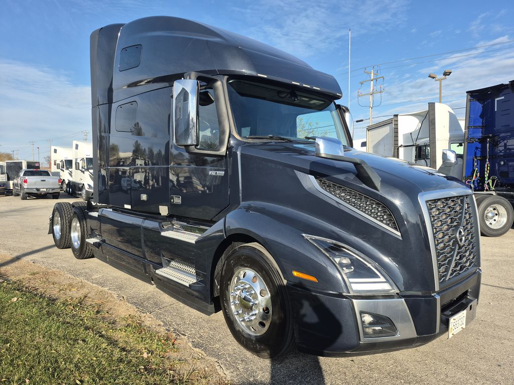 Slide images of 2023 VOLVO VNL64T760