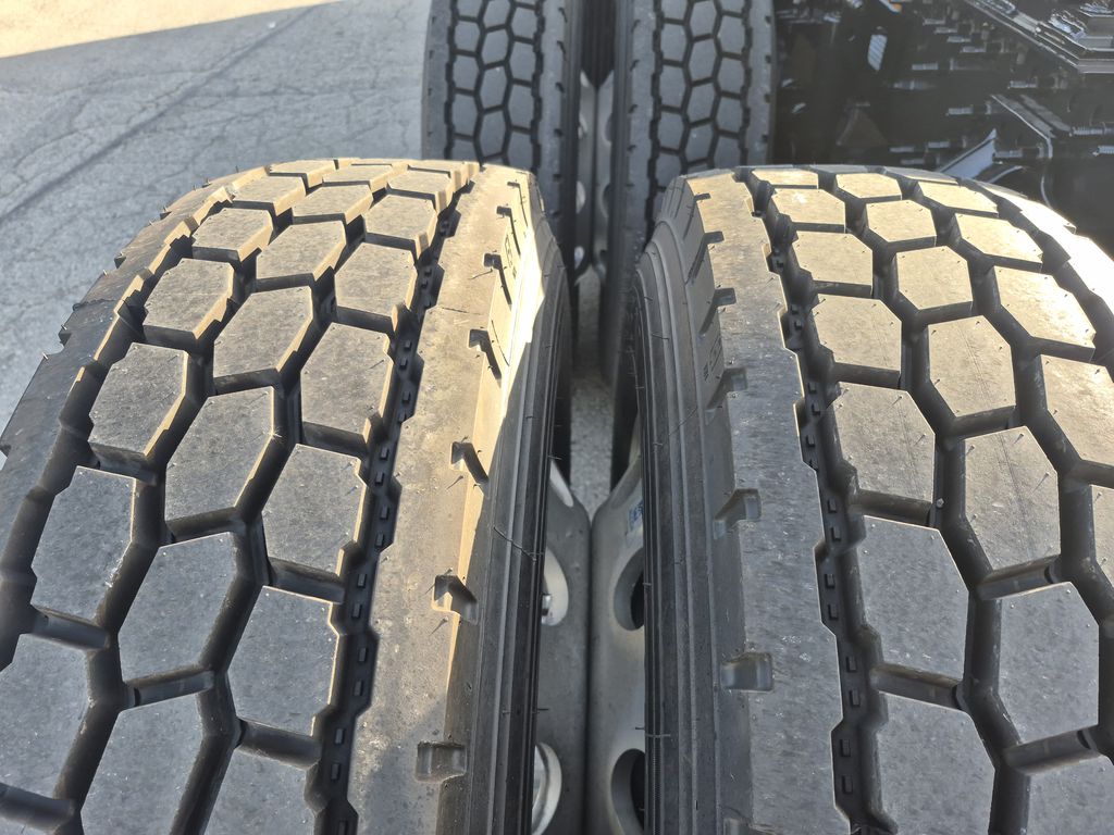 Slide images of 2023 VOLVO VNL64T760