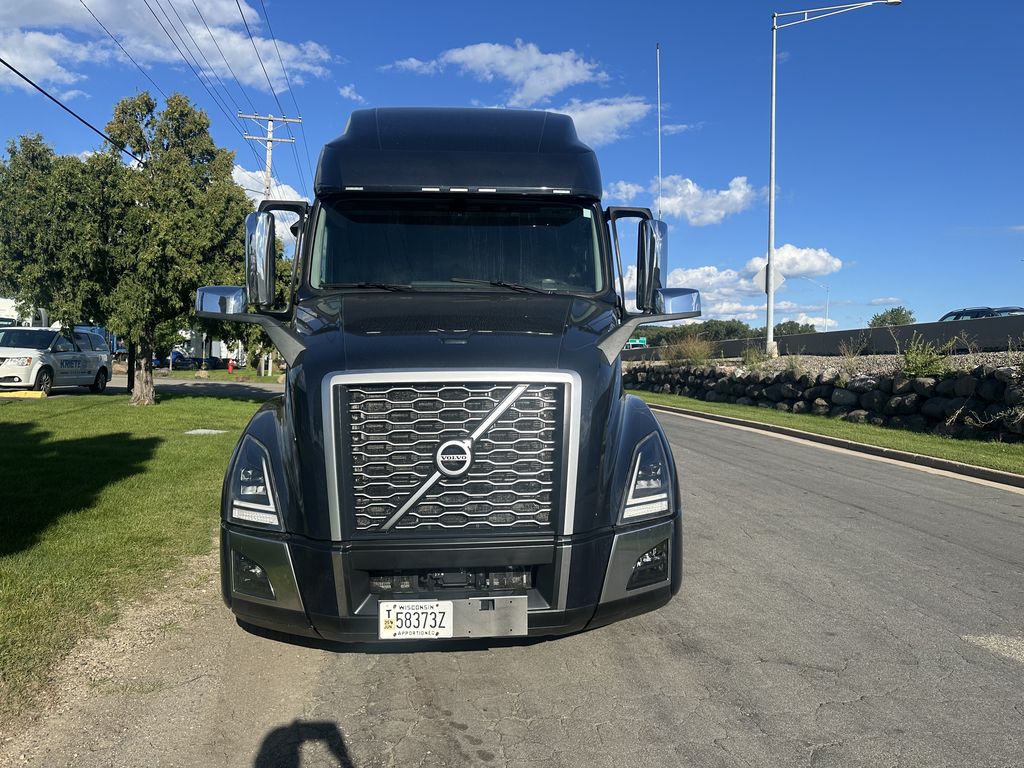 Slide images of 2023 VOLVO VNL64T760